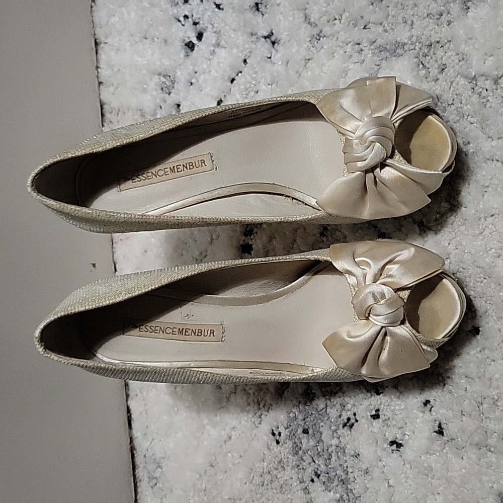 The Essence menbur heels